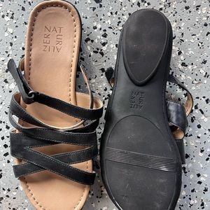 Woman’s Naturalizer Black Sandals Size 11.